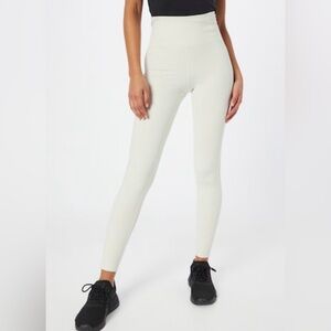 NWOT - Girlfriend Collective - leggings - white - M